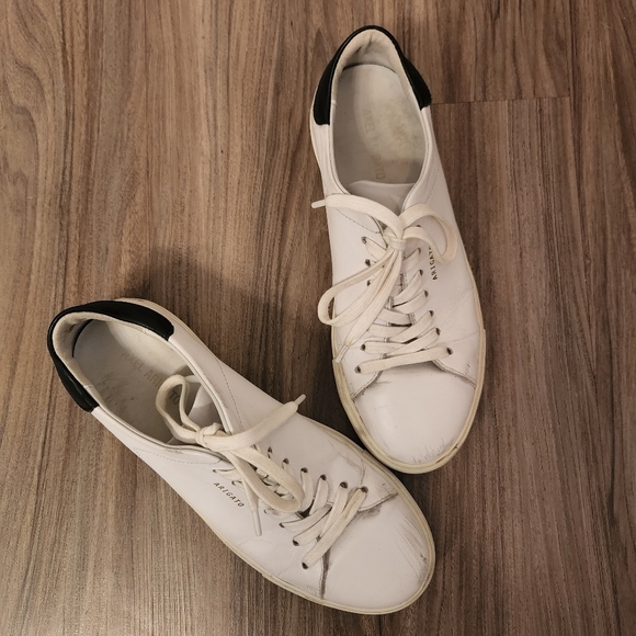 Axel arigato sneakers size 9 - Picture 1 of 8